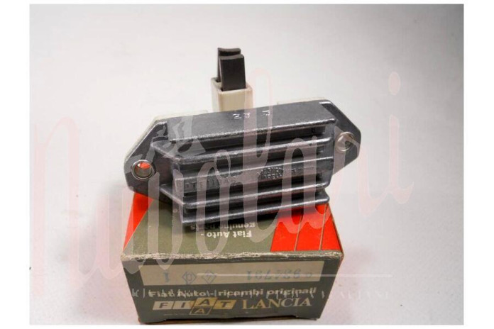 REGOLATORE ALTERNATORE C/PORTASPAZZOLE M.MARELLI