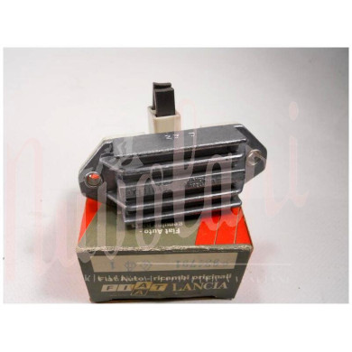 REGOLATORE ALTERNATORE C/PORTASPAZZOLE M.MARELLI