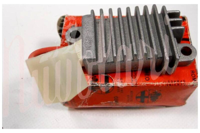REGOLATORE ALTERNATORE INTERNO ORIGINALE DELL'EPOCA
