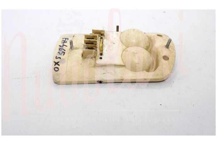 BASE PLASTICA FANALE POSTERIORE CARELLO