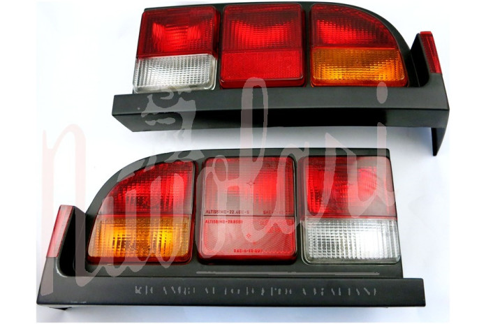 COPPIA FANALI POSTERIORI ALTISSIMO