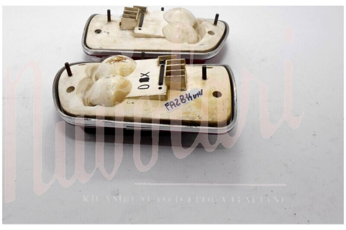 COPPIA FANALI POST CARELLO BASE PLASTICA