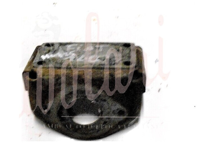 STAFFA SUPPORTO MOTORE (FORI D/8,5)