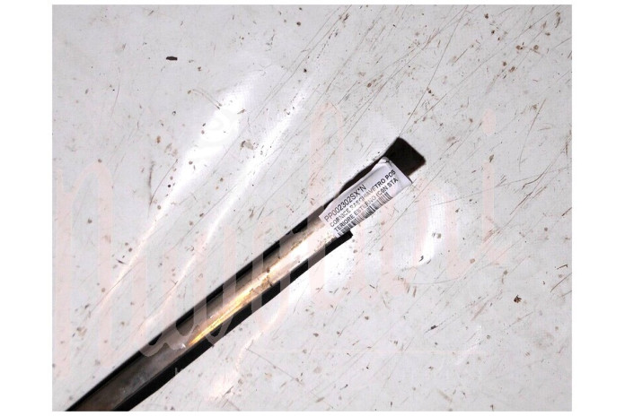 CORNICE RASCHIAVETRO ESTERNO POSTERIORE (CON STAFFA COMPLETA)