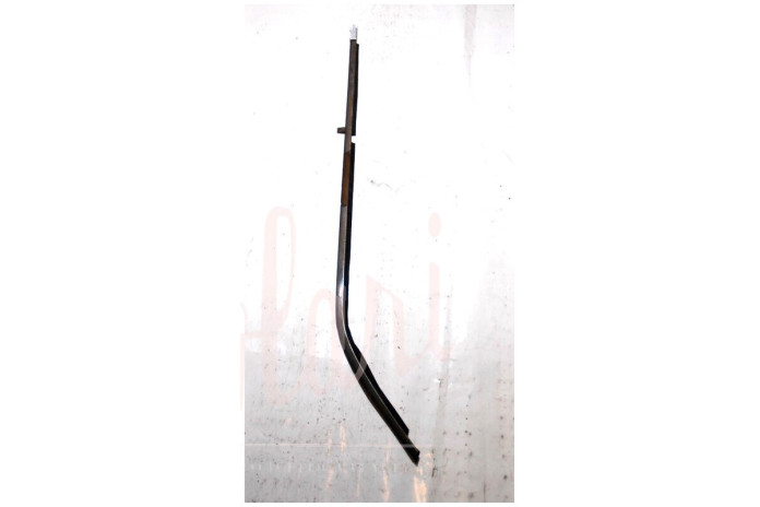 CORNICE RASCHIAVETRO ESTERNO POSTERIORE (CON STAFFA COMPLETA)