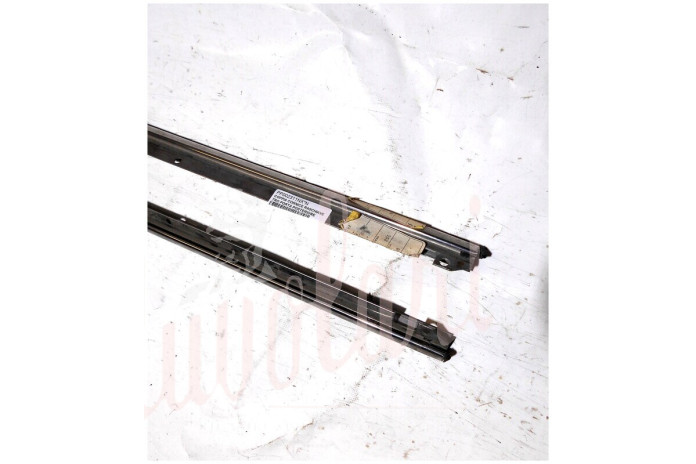 COPPIA CORNICE RASCHIAVETRO INTERNO PORTA POSTERIORE (COMPLETA)