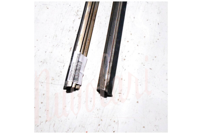 COPPIA CORNICE RASCHIAVETRO ESTERNO PORTA (COMPLETA CROMATA)