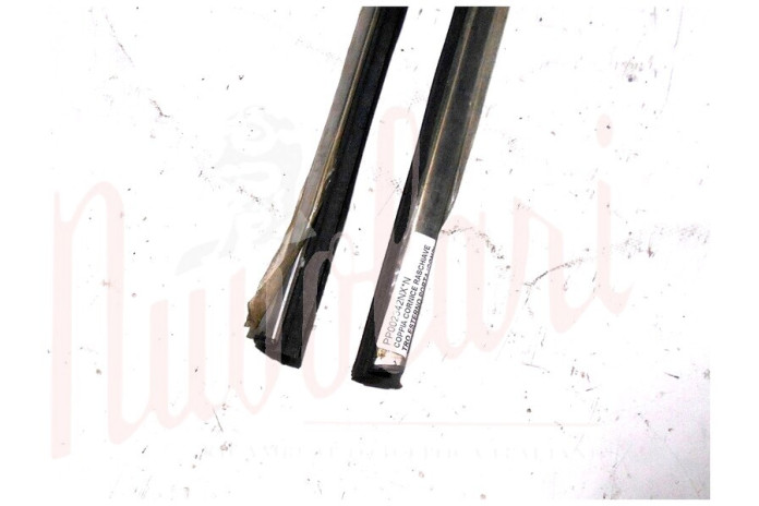 COPPIA CORNICE RASCHIAVETRO ESTERNO PORTA (COMPLETO CROMATA)