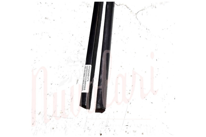 COPPIA CORNICE RASCHIAVETRO ESTERNO PORTA (COMPLETA NERA)