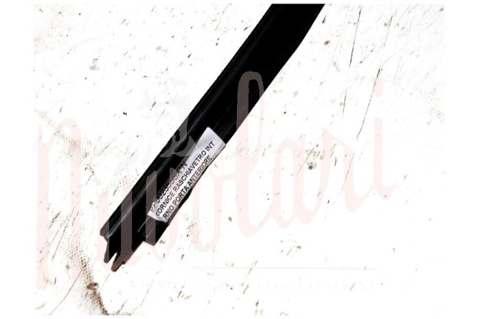 CORNICE RASCHIAVETRO INTERNO PORTA ANTERIORE