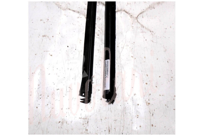 COPPIA CORNICE RASCHIAVETRO INTERNO PORTA (COMPLETA NERA)