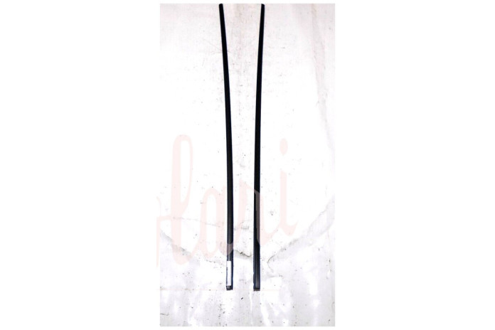 COPPIA CORNICE RASCHIAVETRO ESTERNO PORTA (PLASTICA Cent 92.5)