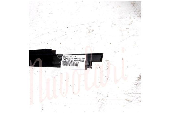 CORNICE RASCHIAVETRO EST PORTA POST (COMPLETA PLASTICA Cm 52.5)