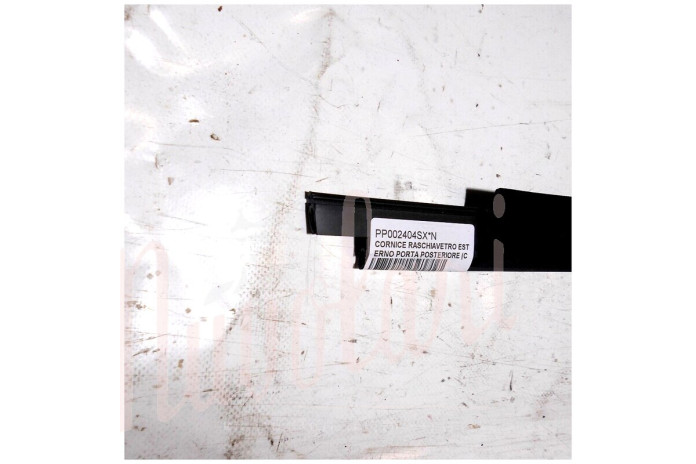 CORNICE RASCHIAVETRO EST PORTA POST (COMPLETA PLASTICA Cm 52.5)