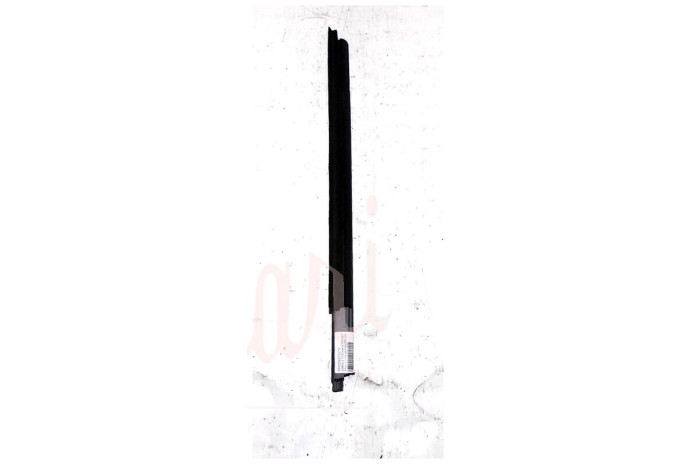CORNICE RASCHIAVETRO ESTERNO PORTA ANT (COMPLETA PLASTICA Cm51)