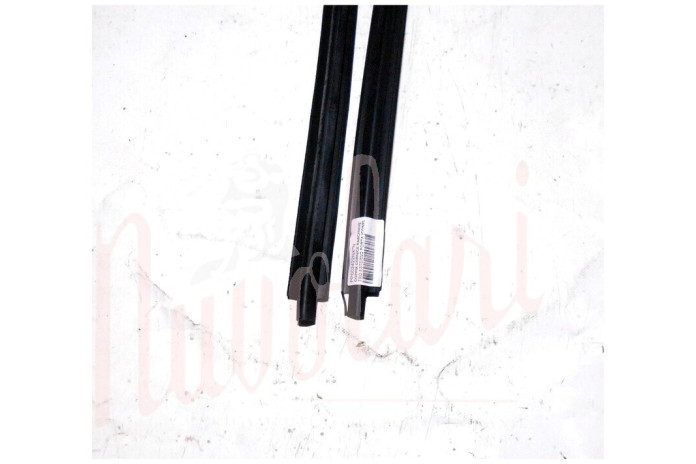 COPPIA CORNICE RASCHIAVETRO ESTERNO PORTA (COMPLETA PLASTICA)