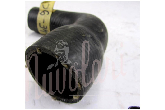 MANICOTTO SUPERIORE RADIATORE MOTORE (CURVO 28X44X180)