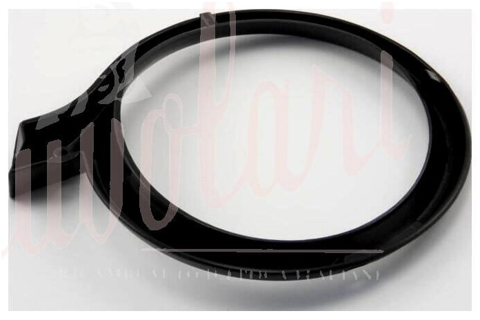 CORNICE FARO ANTERIORE PLASTICA NERA FORO VITE